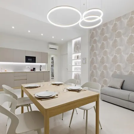 Apartment Place Du Palais Nice